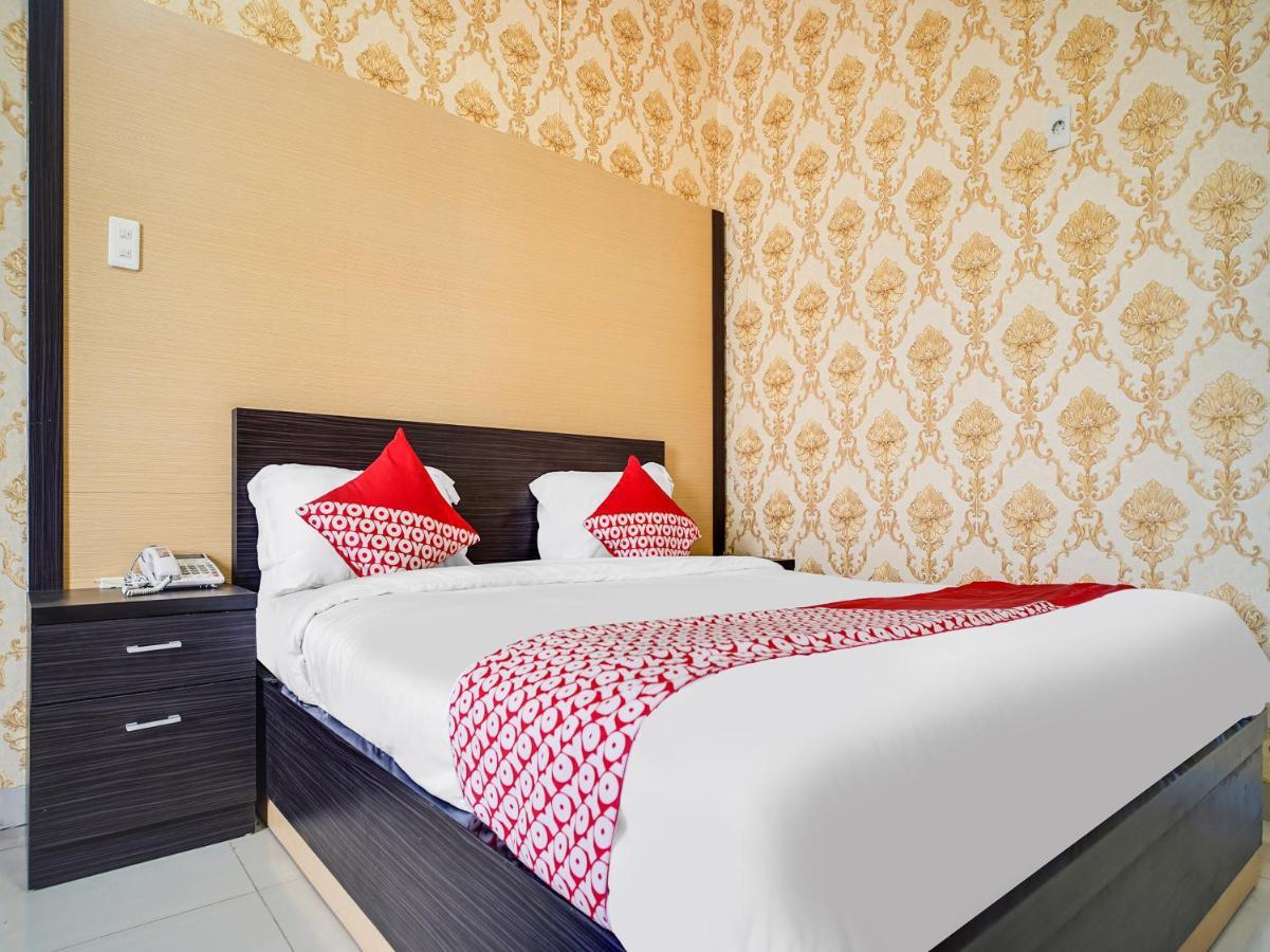 Capital O 540 Esther Hotel Balige Eksteriør bilde