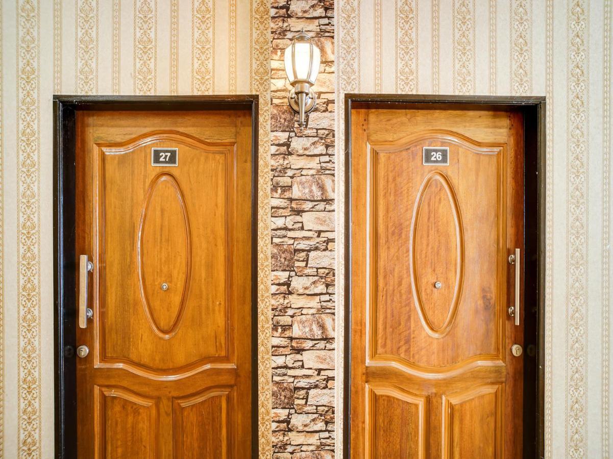 Capital O 540 Esther Hotel Balige Eksteriør bilde