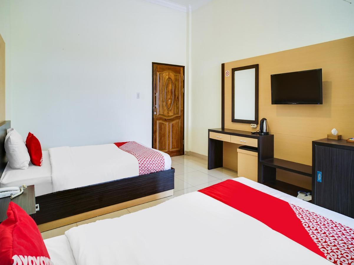 Capital O 540 Esther Hotel Balige Eksteriør bilde